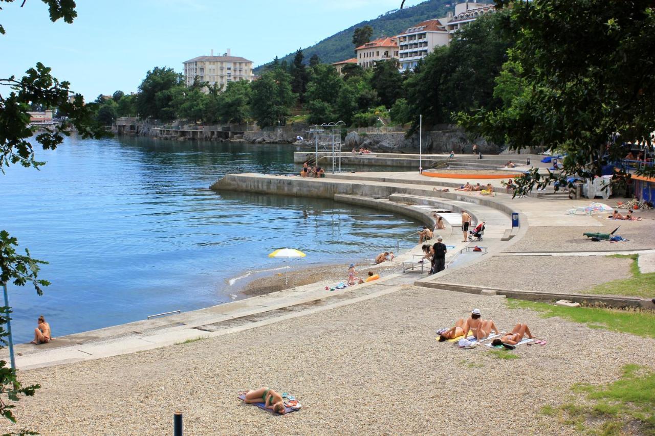 Family Friendly Apartments With A Swimming Pool Lovran, Opatija - 14178 Eksteriør billede