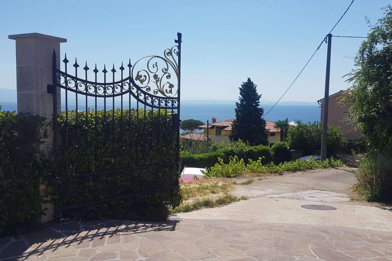 Family Friendly Apartments With A Swimming Pool Lovran, Opatija - 14178 Eksteriør billede
