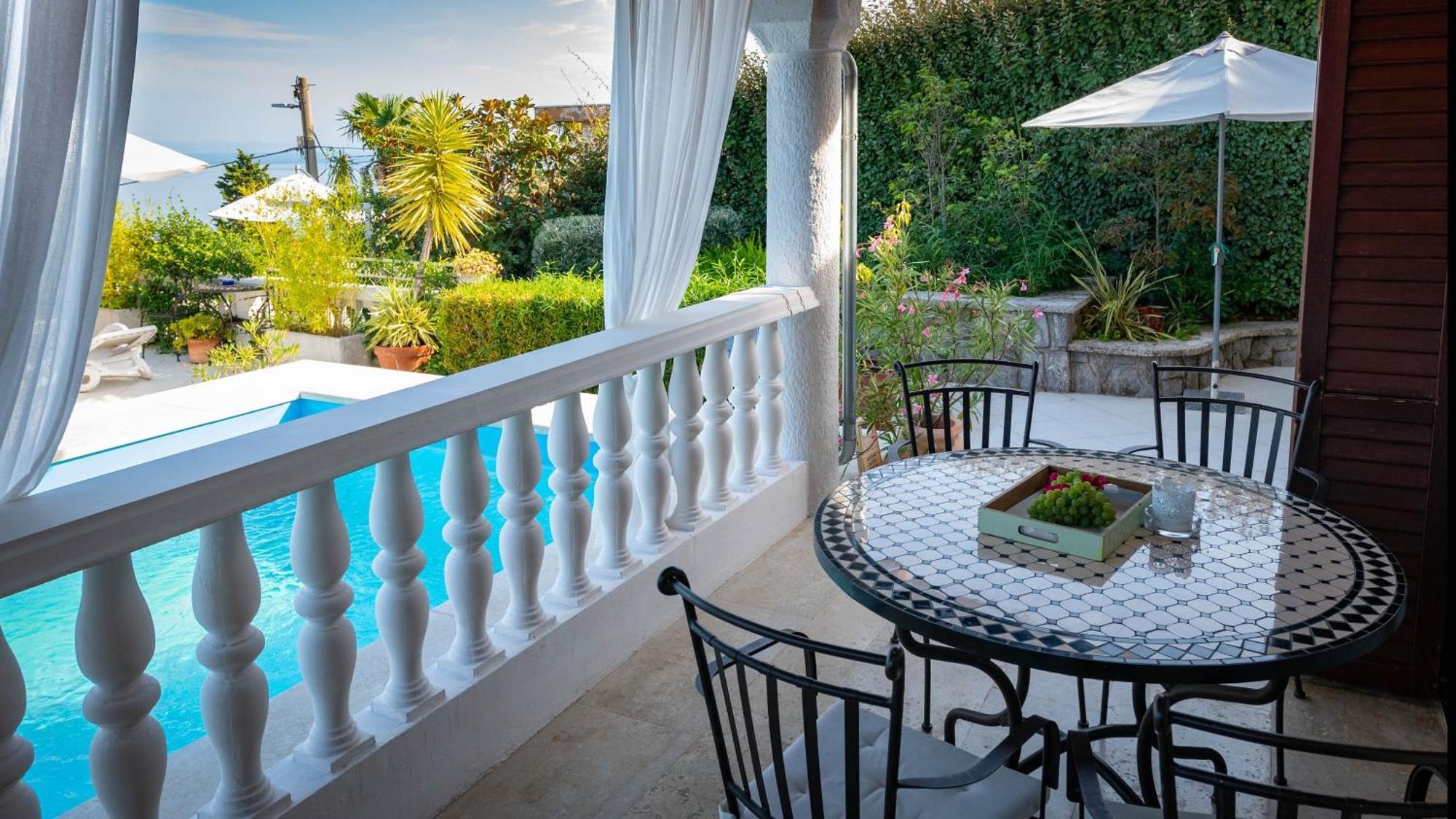 Family Friendly Apartments With A Swimming Pool Lovran, Opatija - 14178 Eksteriør billede
